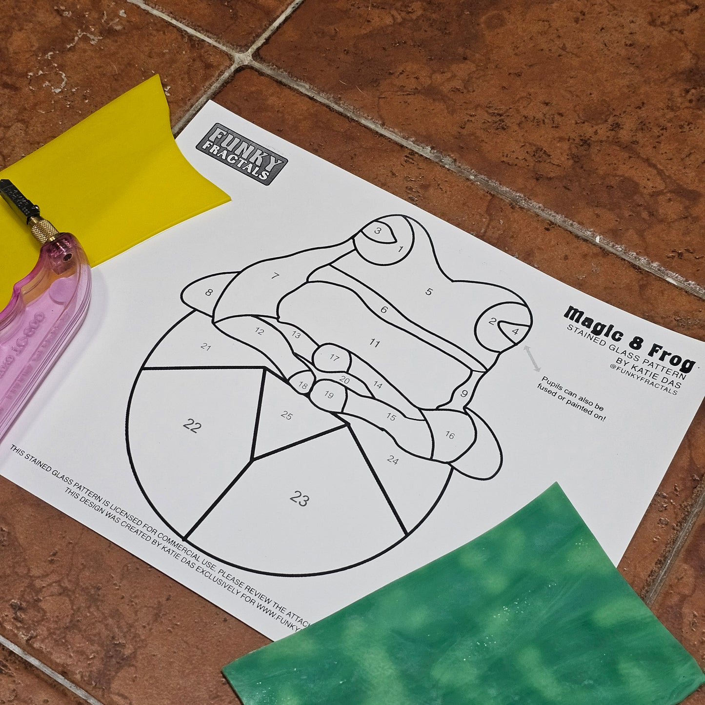 [Hobby License] DIY Magic 8 Frog Stained Glass Pattern - Customizable Fortune PDF - Digital Download